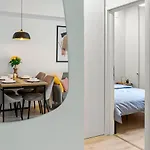 Whisper - Old Town I Free Street Parking I Balcony דירה