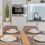 Whisper - Old Town I Free Street Parking I Balcony דירה *