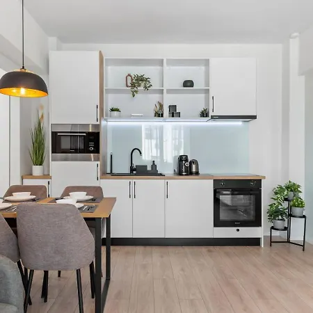 Whisper - Old Town * Bukarest