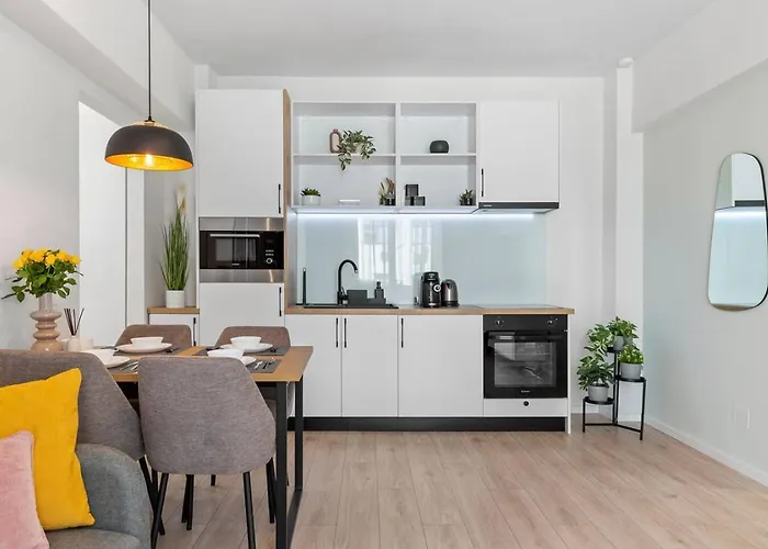 Whisper - Old Town * בוקרשט