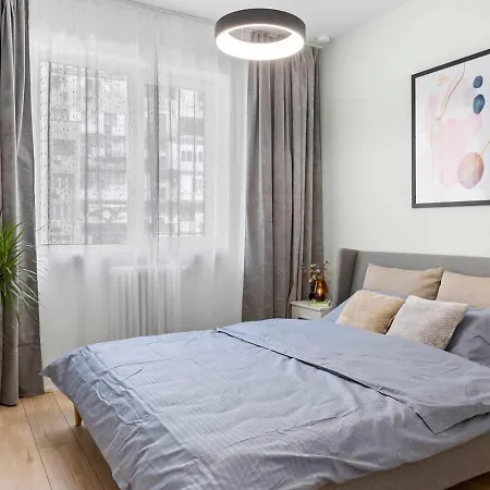 Whisper - Old Town * Bucureşti