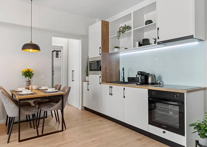 Whisper - Old Town * Bucarest